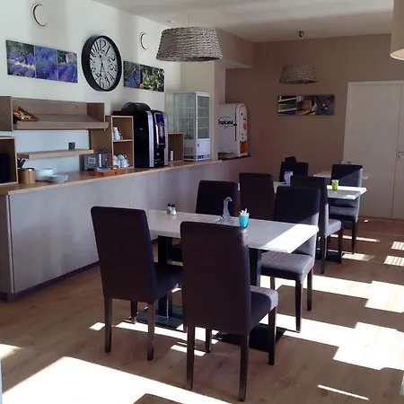 Kyriad Sud 3* Martigues