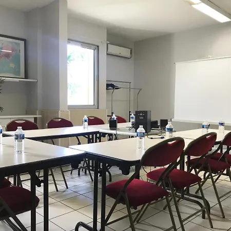 Kyriad Sud 3* Martigues